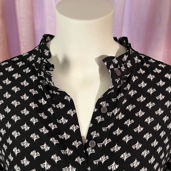 LOFT delicate black blouse with white flowers and ruffled collar and sleeves - Picture 3 of 13